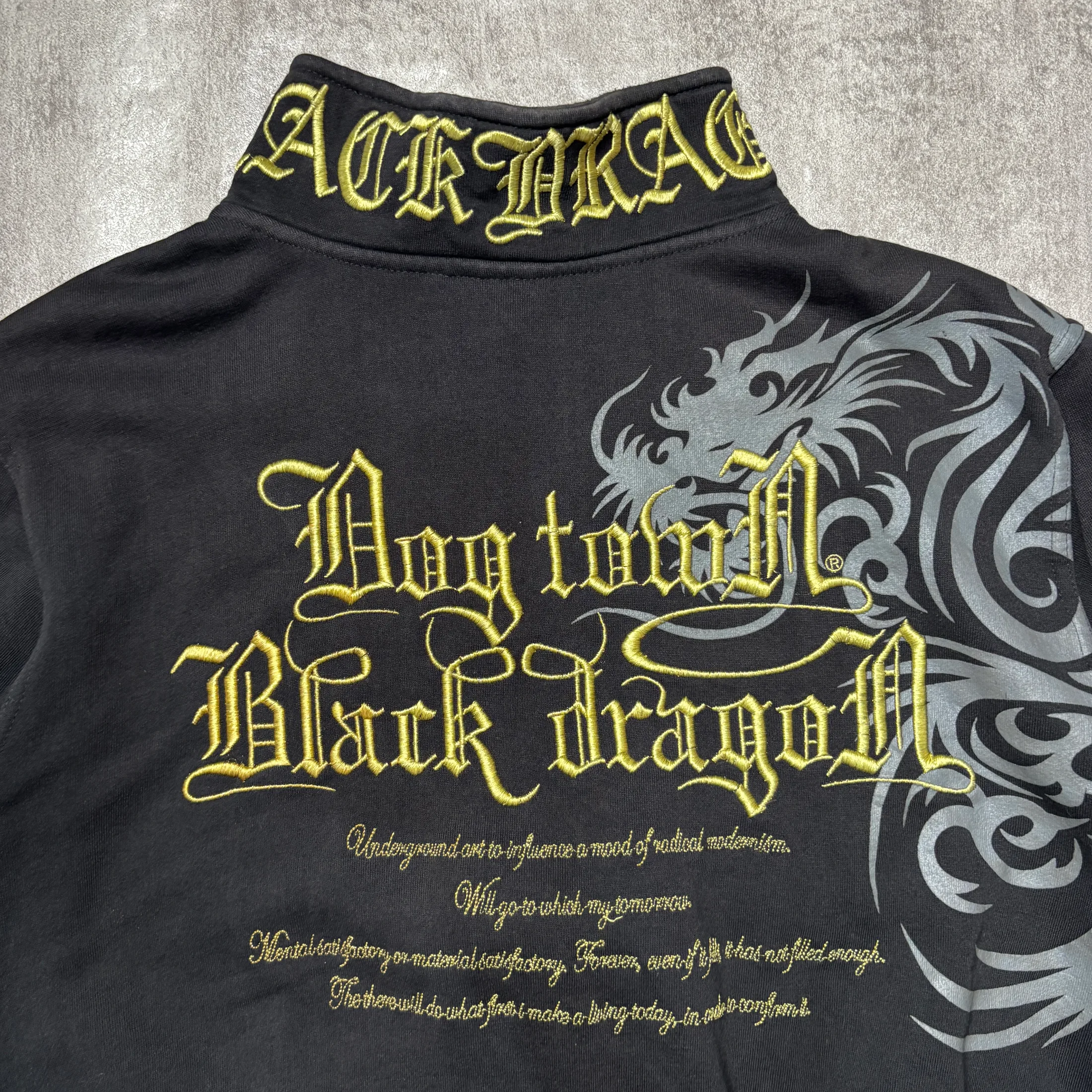 DOG TOWN ZIPPER GOLD EMBROIDERY detail view